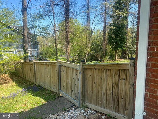 Building Photo - 2200 Greenwich St