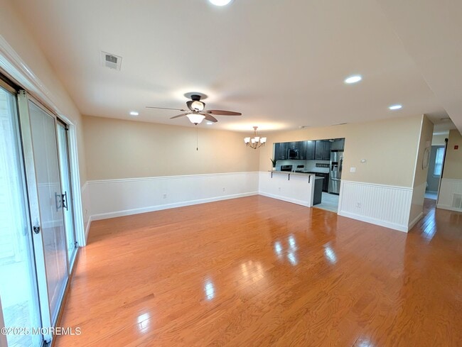 Building Photo - 177 Tulip Ln