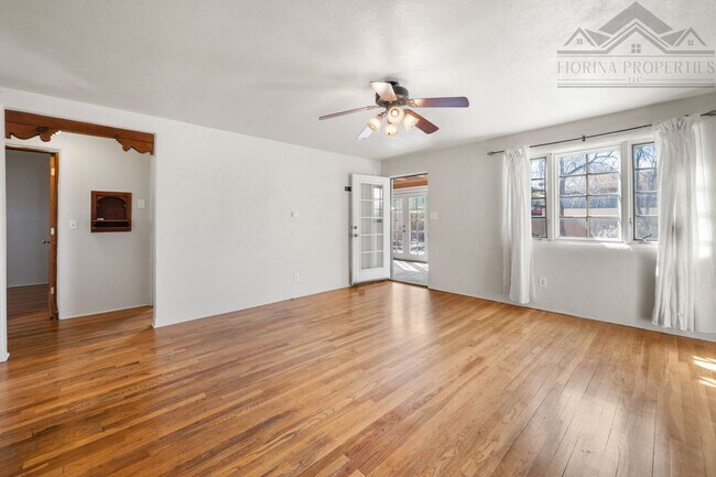 Building Photo - Sunny Retreat in South Capitol