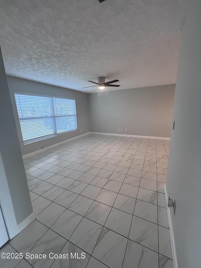 Building Photo - 465 Sundoro Ct