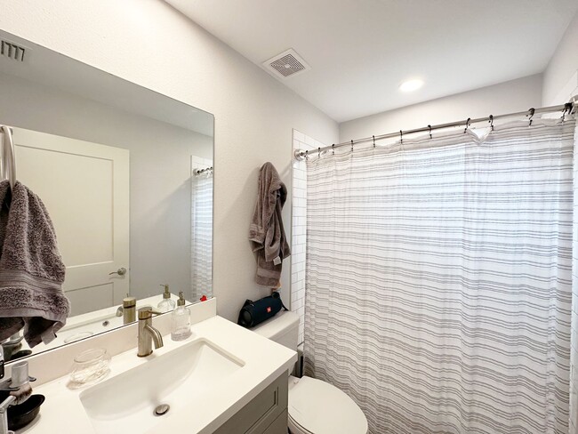 Building Photo - Porter's Parkside -  2 Bedroom, 2 Bathroom...