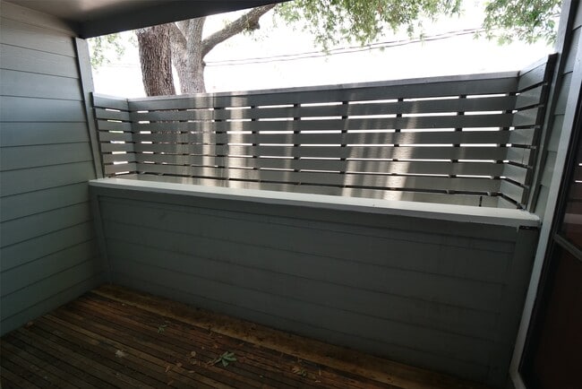 Building Photo - 9526 Val Verde St