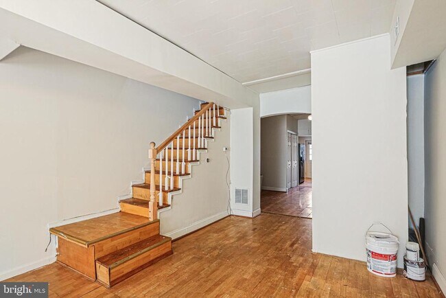 Building Photo - 208 S East Ave