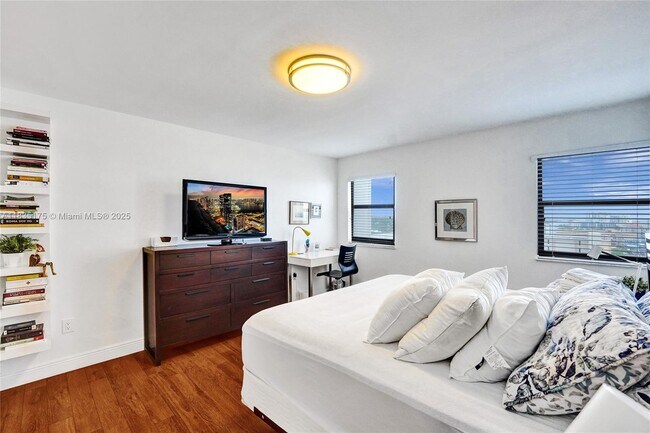 Building Photo - 1201 S Ocean Dr