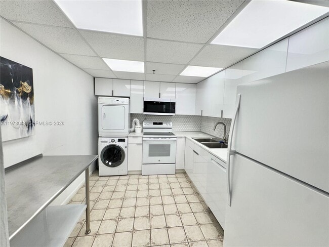 Building Photo - 210 174th St