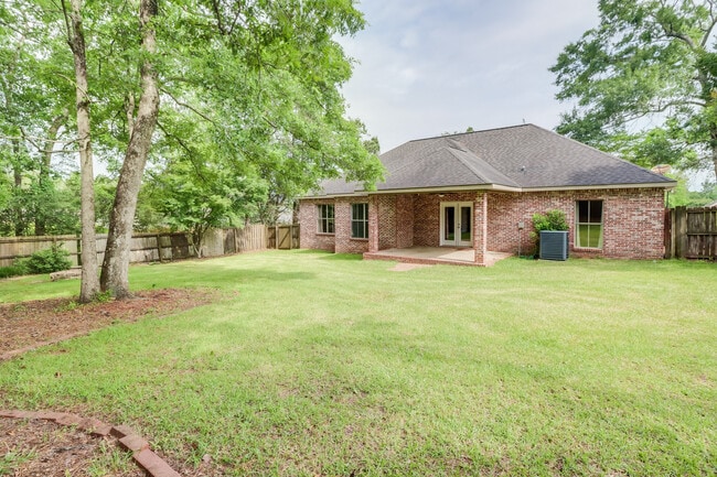 Building Photo - 15033 S White Swan Dr