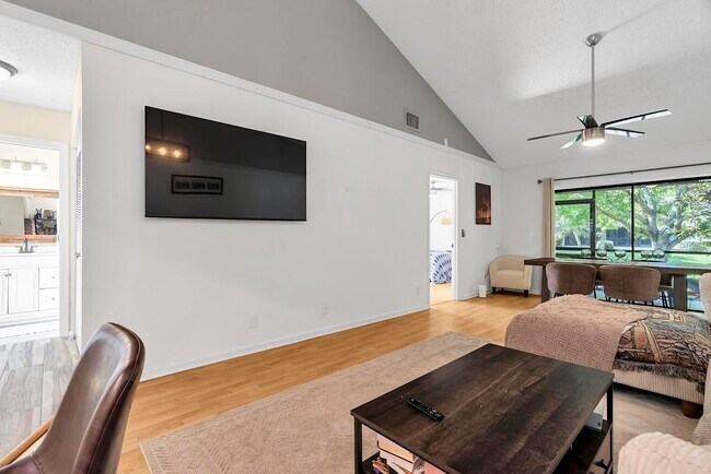 Building Photo - 416 Buttonwood Pl