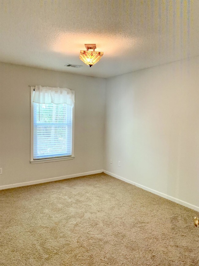 Building Photo - 485 Chippenham Ct