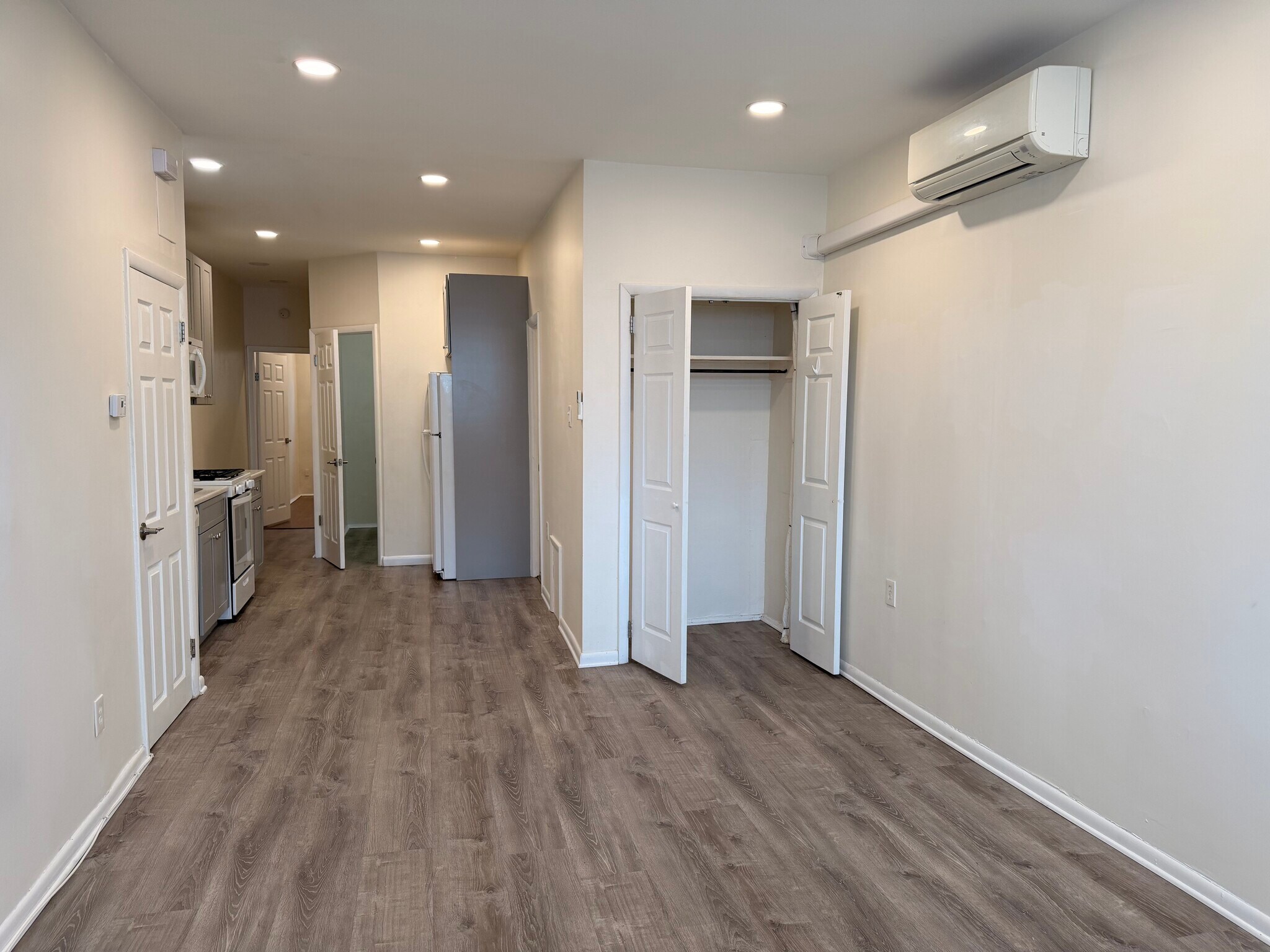 Building Photo - 2049 Snyder Ave