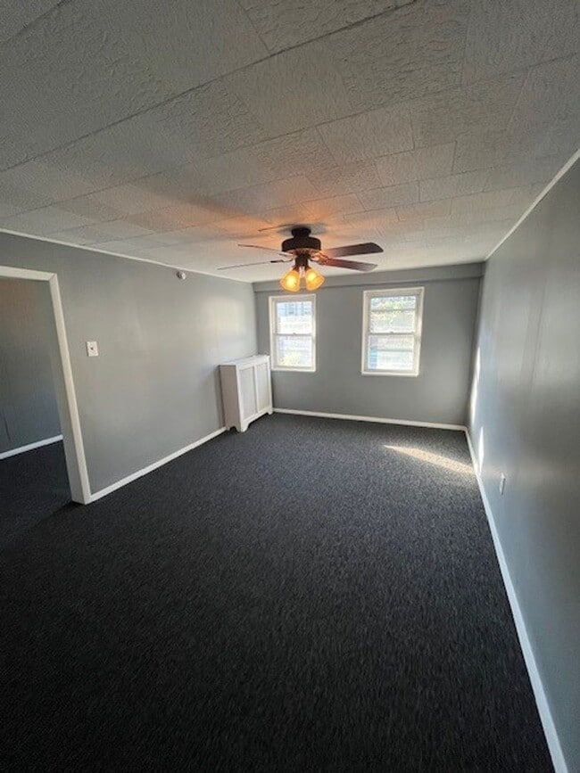 Building Photo - 3 bedroom 1 bathroom