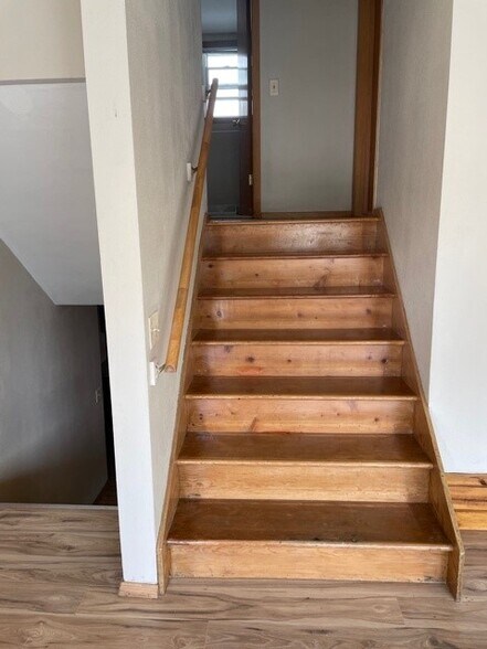 Building Photo - 307 Cardinal Cres