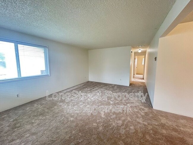 Building Photo - 324 NE Conifer Blvd