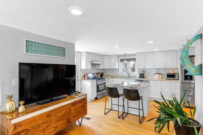 Building Photo - 32 Basin St