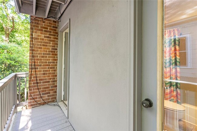 Building Photo - 648 Cleburne Terrace NE