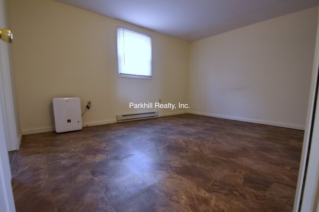 Building Photo - 10 Oakwood Dr