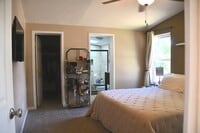 Building Photo - 150 S Golden Dr