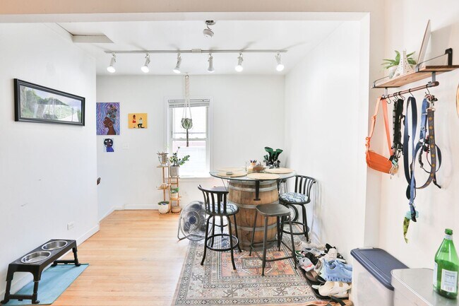 Building Photo - Wicker Park Big 3 Bedroom 2 Bath Private Coach House. Decks and Outdoor Space.