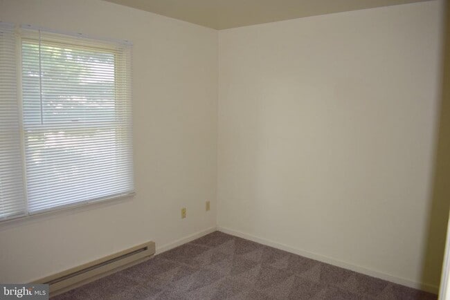 Building Photo - 945 Orchard Dr