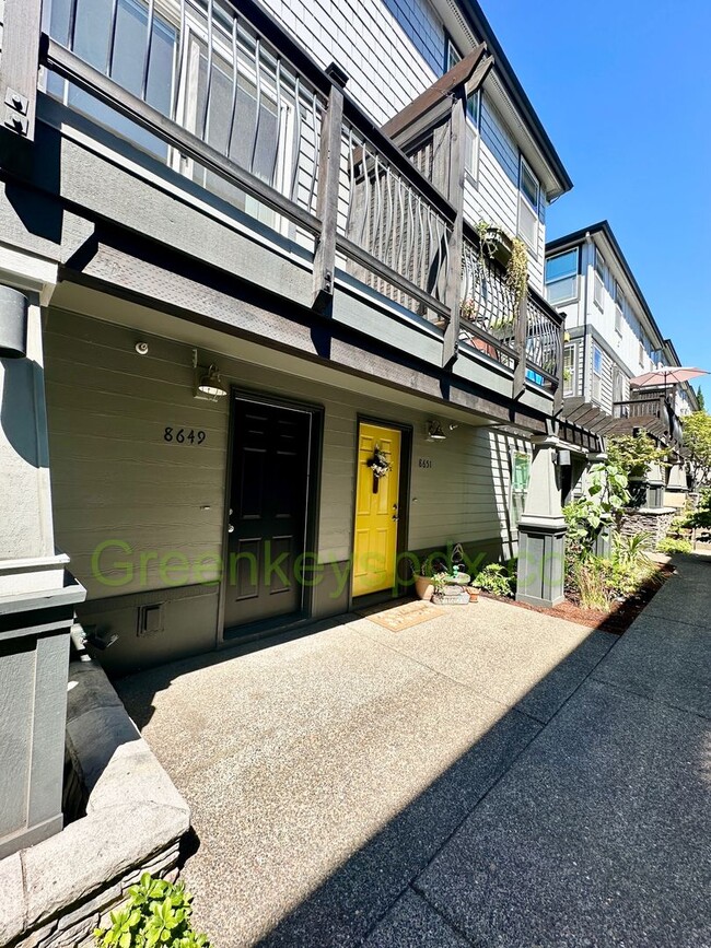 Building Photo - 1-Bedroom Townhouse in St. John's with Bon...