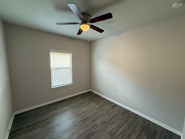 Building Photo - 3bd 2ba in Prime Location