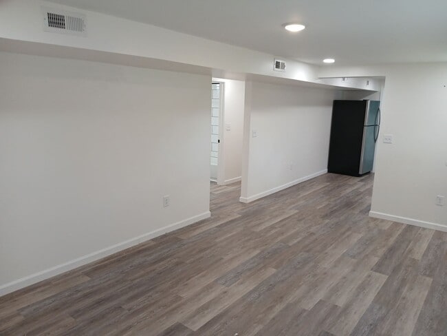 Building Photo - 127 Patrick Ln