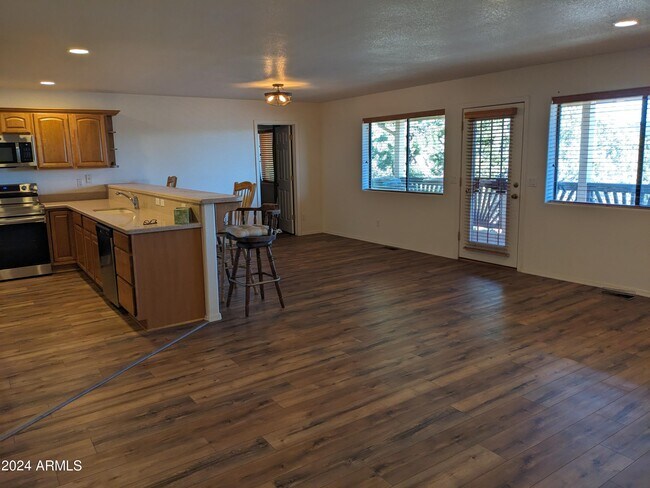 Building Photo - 705 W St Moritz Dr