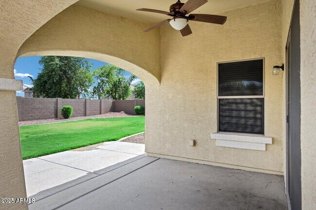 Building Photo - 2943 E Mead Dr