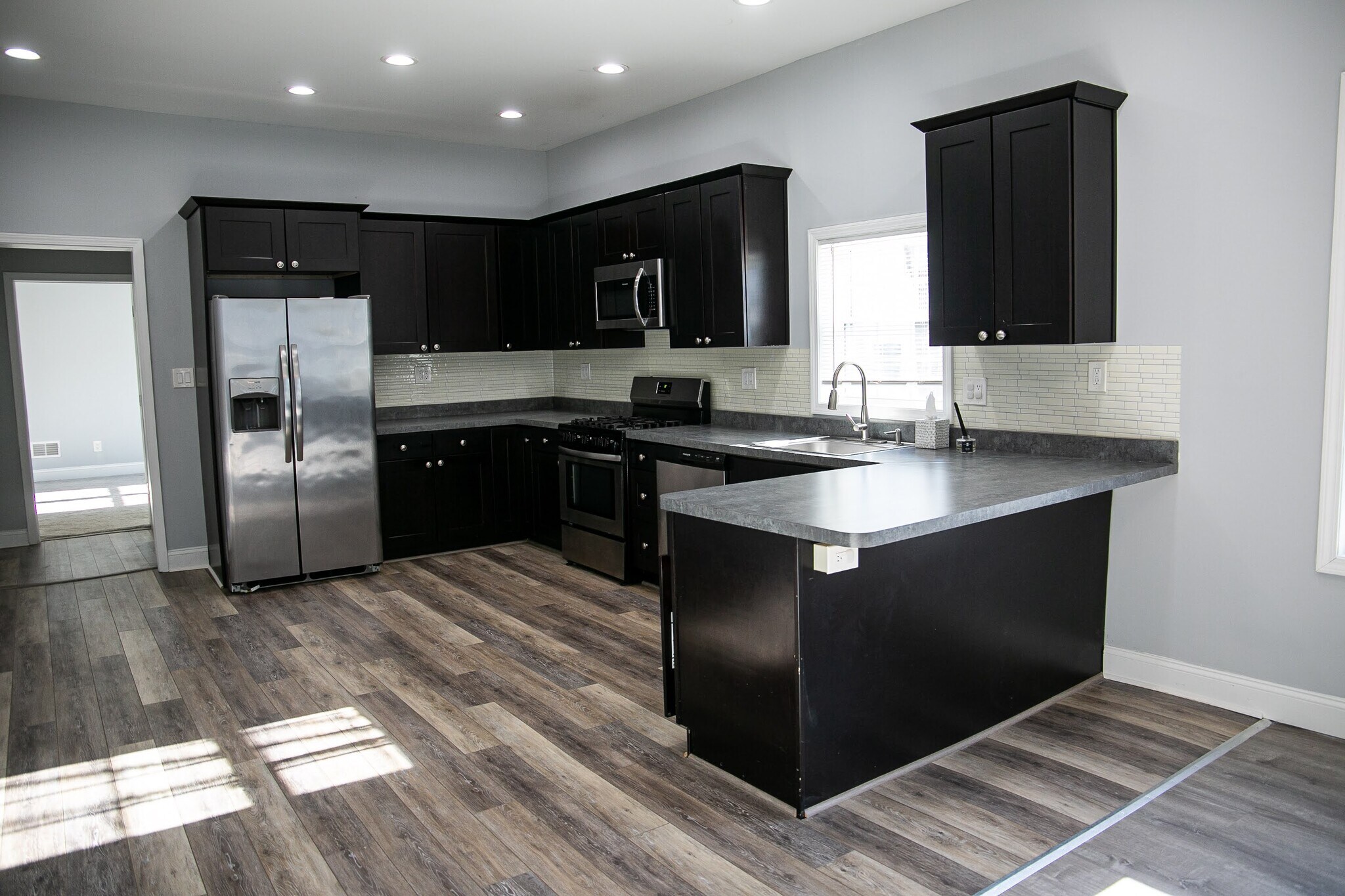 Building Photo - 508 6th Ave