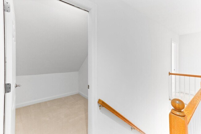 Building Photo - 5 Neff Dr