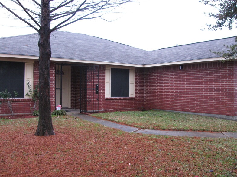 Building Photo - 10839 Bradford Way Dr