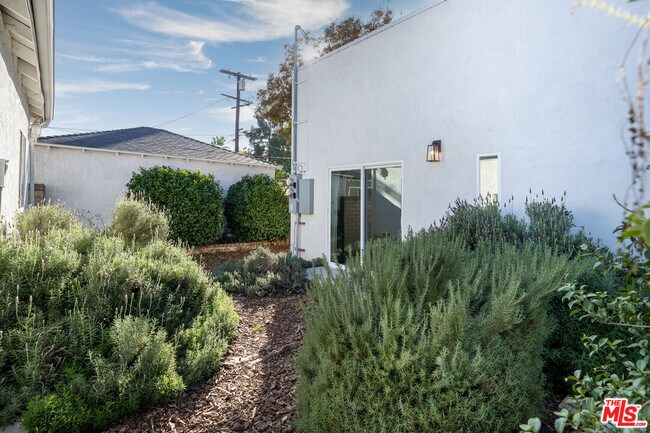 Building Photo - 6461 Whitman Ave