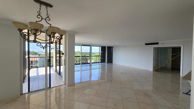 Building Photo - 2480 Presidential Way