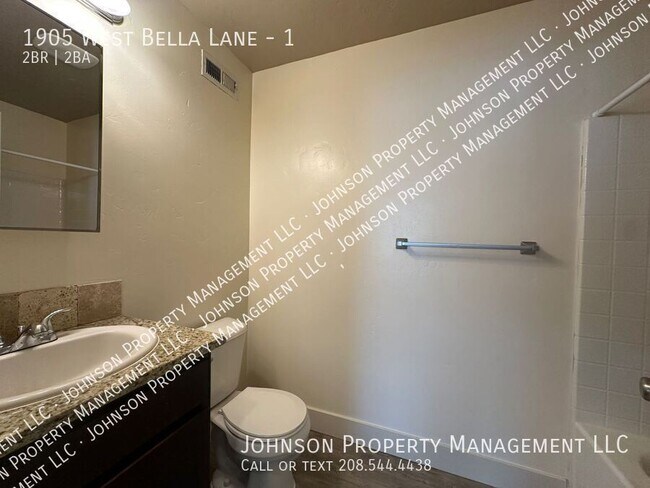 Building Photo - 1905 W Bella Ln