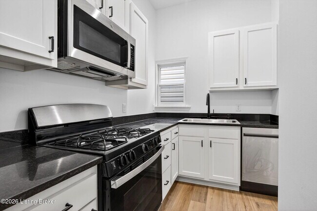 Building Photo - 508 Lilly Ave