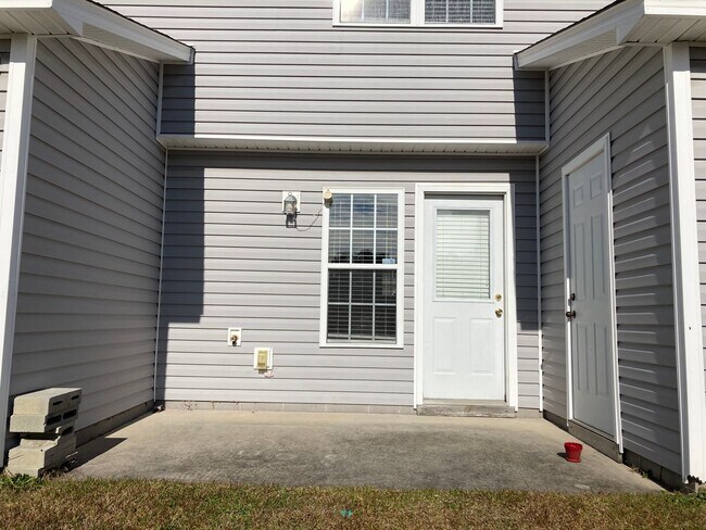 Building Photo - 2 Bedroom Townhome in Jacksonville