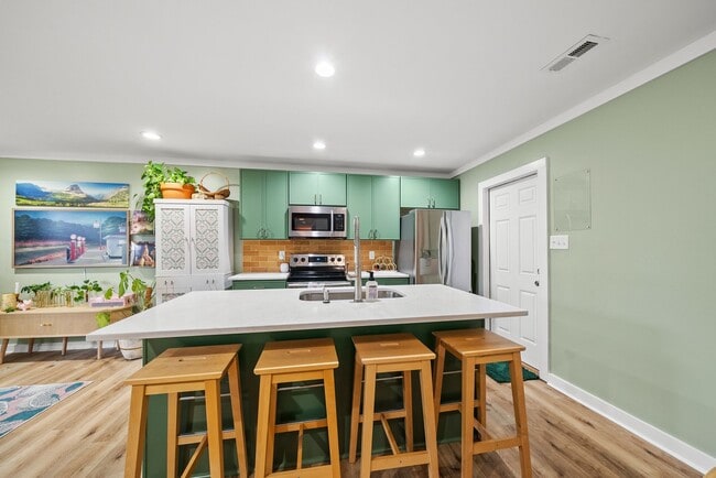 Building Photo - Durham's Best Ranch!