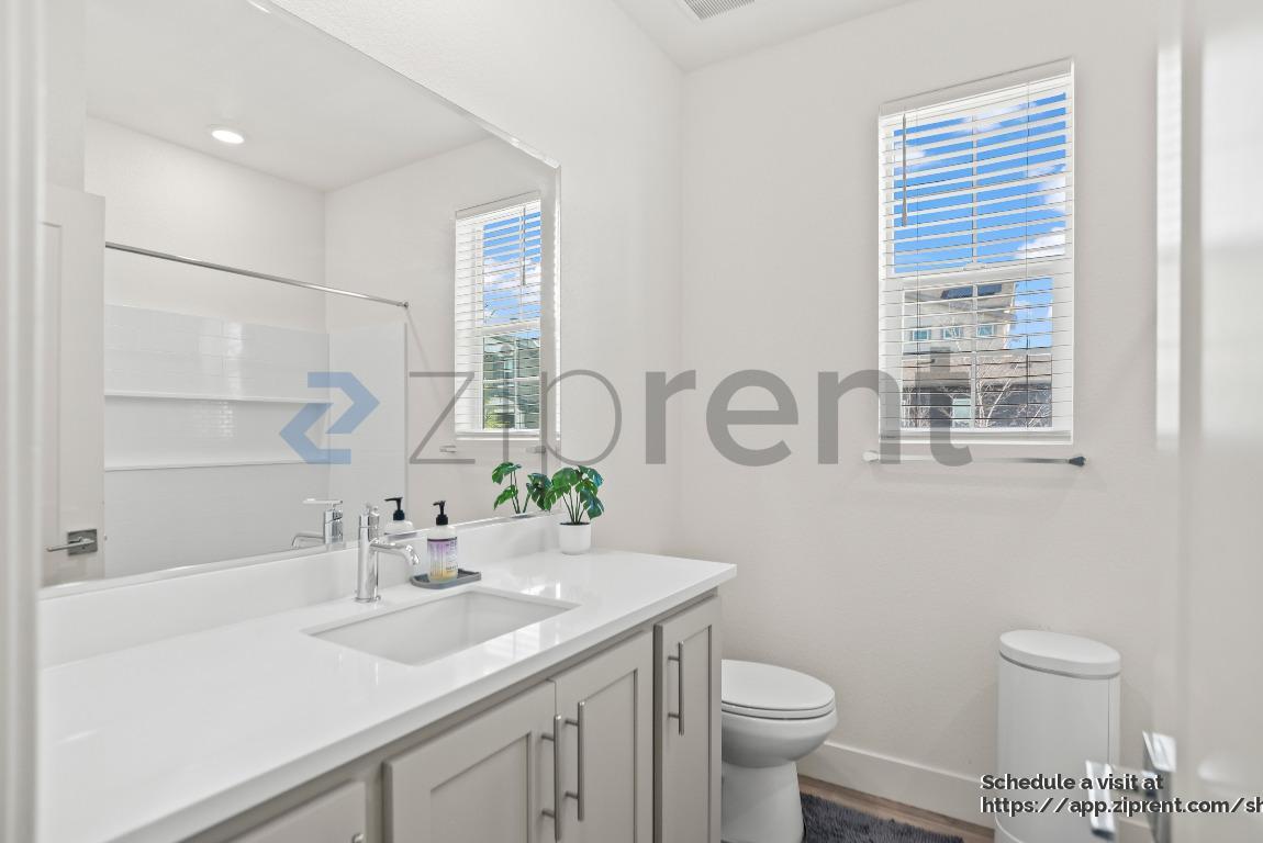 Building Photo - 1804 French Wy