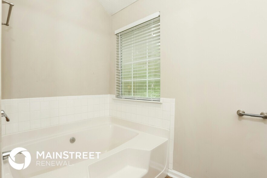 Building Photo - 680 Escalade Dr