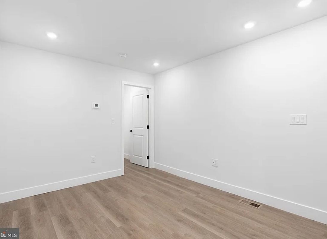 Building Photo - 2055 E Rush St