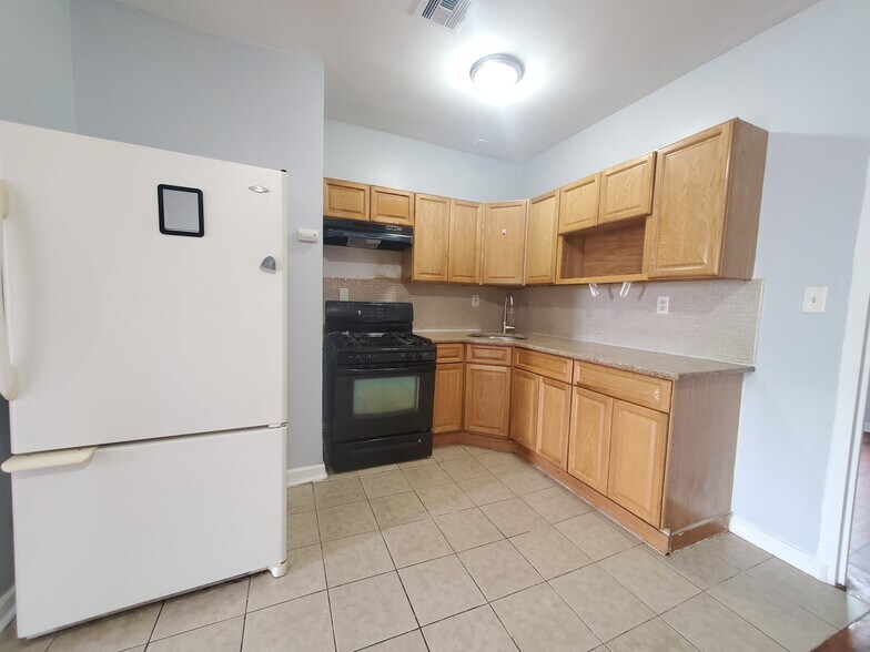 Primary Photo - 565 Ocean Ave