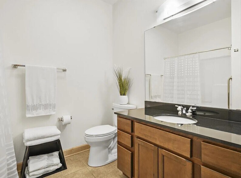 Building Photo - 8253 Mayo Dr