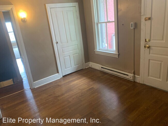 Building Photo - 3 br, 1 bath House - 940 W. Princess St., ...