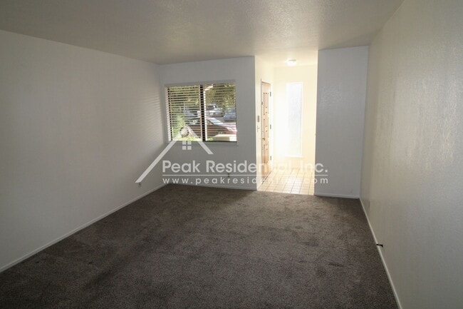 Building Photo - Fair Oaks 2bd/1ba Duplex with Garage near Sunrise & Sunset Ave