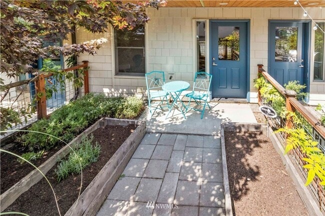 Building Photo - Columbia City Beauty with option to purcha...