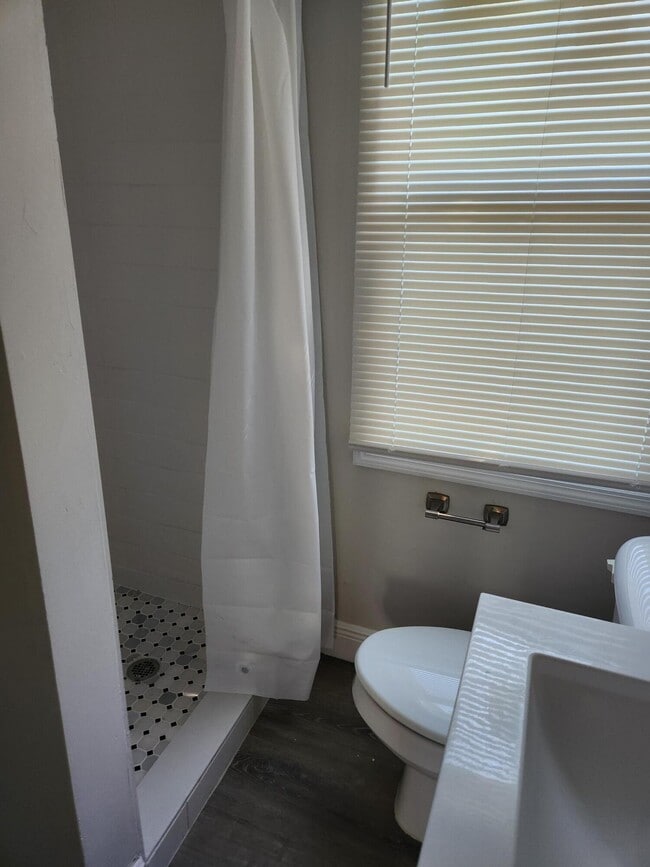 Building Photo - 403 2nd St