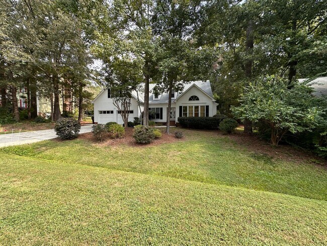 Building Photo - **West Durham 5bd / 3.5ba Oasis**