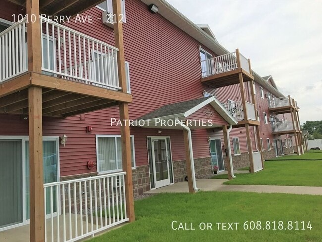 Primary Photo - 1010 Berry Ave