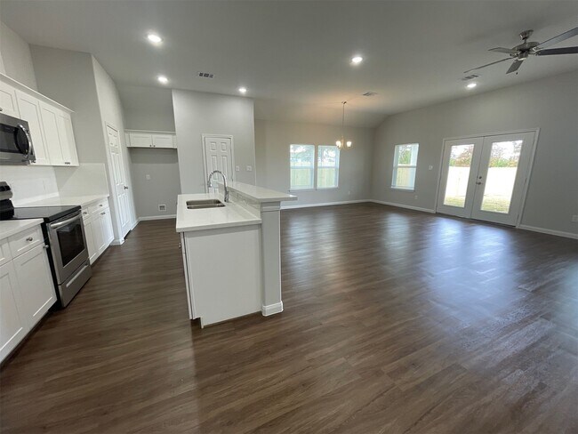 Building Photo - 1055 Rd 5736