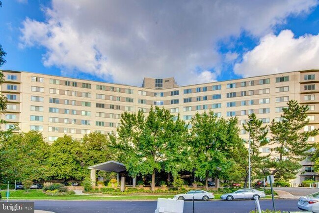 Building Photo - 1200 N Nash St