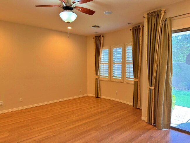 Building Photo - 737 E Charlevoix Ave